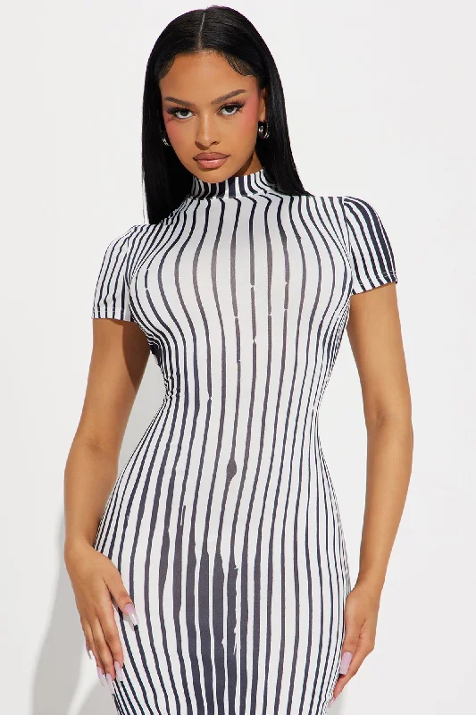 Total Illusion Midi Dress - Black/White