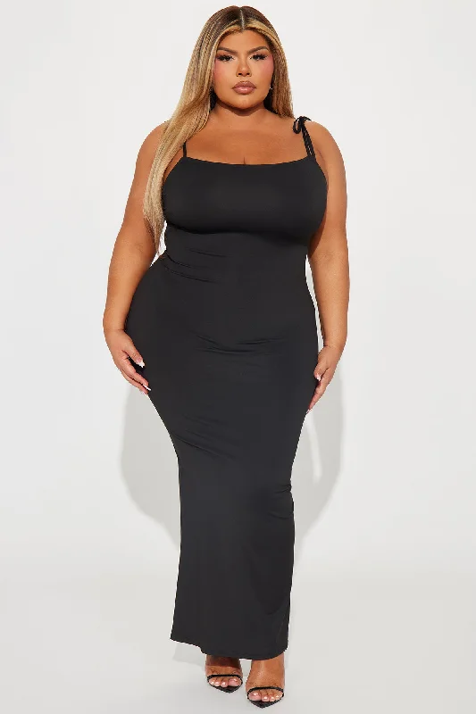 Roxie Backless Maxi Dress - Black